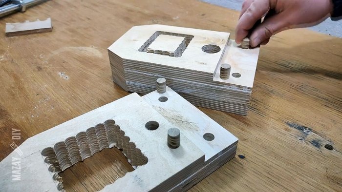 Как сделать мощные тиски из фанеры и домкрата