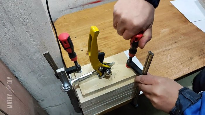 Как сделать мощные тиски из фанеры и домкрата