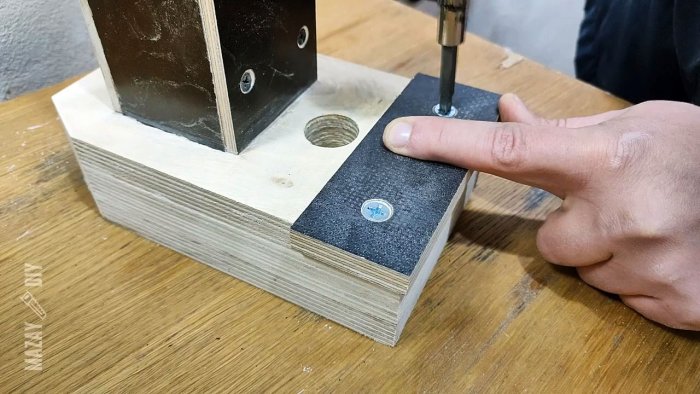 Как сделать мощные тиски из фанеры и домкрата