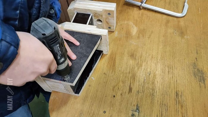 Как сделать мощные тиски из фанеры и домкрата