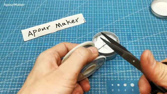 Нарезаем припой в баночку