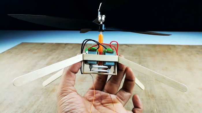 Как сделать рабочий двухвинтовой вертолет на обычных моторчиках от игрушек