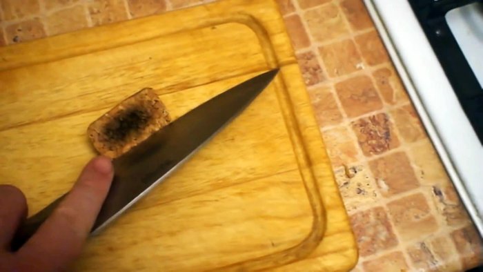 пробка выпрямилась но сгорела внутри