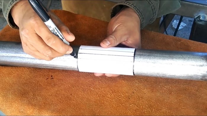 Лист обматывается вокруг трубы