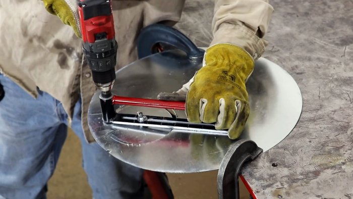 Фрезеруем отверстие в тонком металле