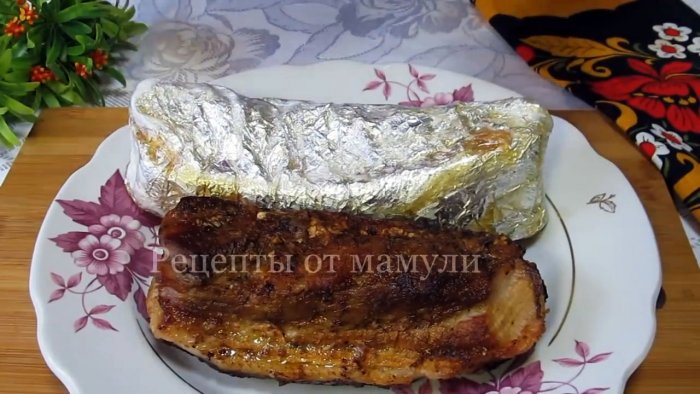 После готовности сало вынимается и оставляется в фольге до застывания