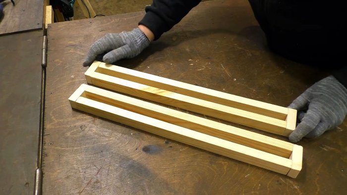 саморезами скручивается 2 рамки