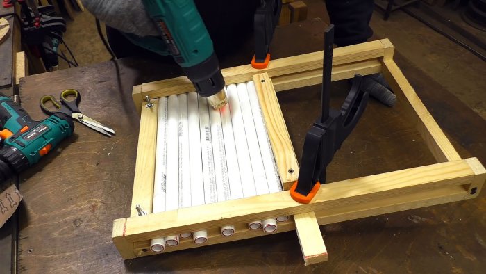 Остается только прогреть лист монтажным феном с двух сторон