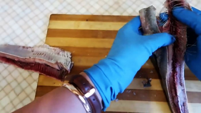 Вынимаем хребет селедки