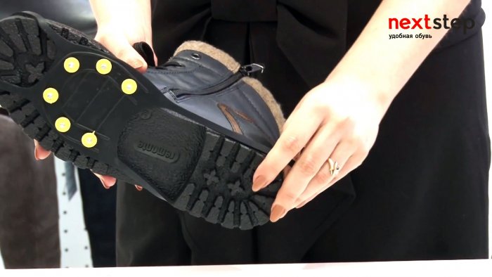 Купите ледоступы для обуви чтобы она не скользила