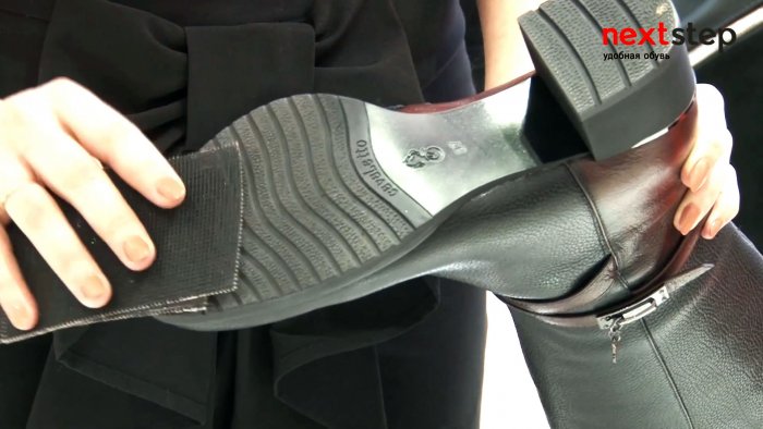 Натрите подошву наждачной бумагой