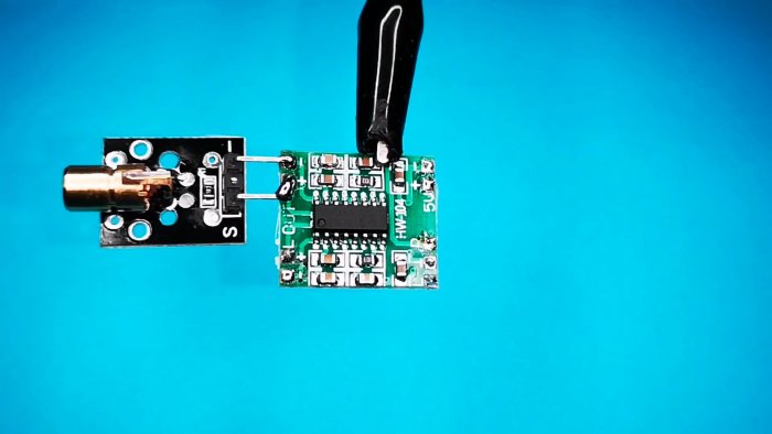 Припаиваем лазерный модуль к усилителю