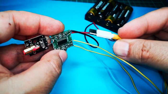 Подключаем к усилителю питание