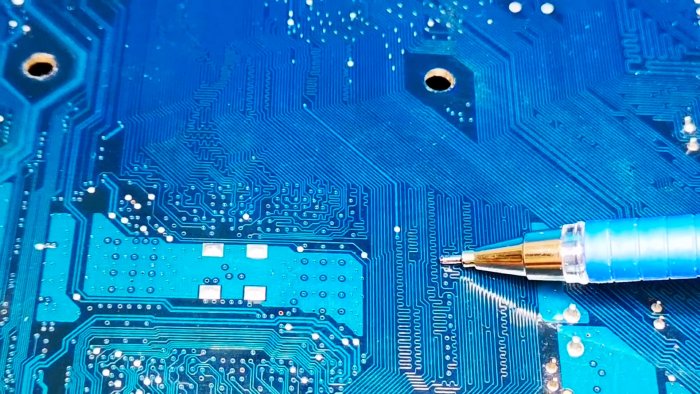 Проводники в виде змейки на платах делаю для замедления сигнала