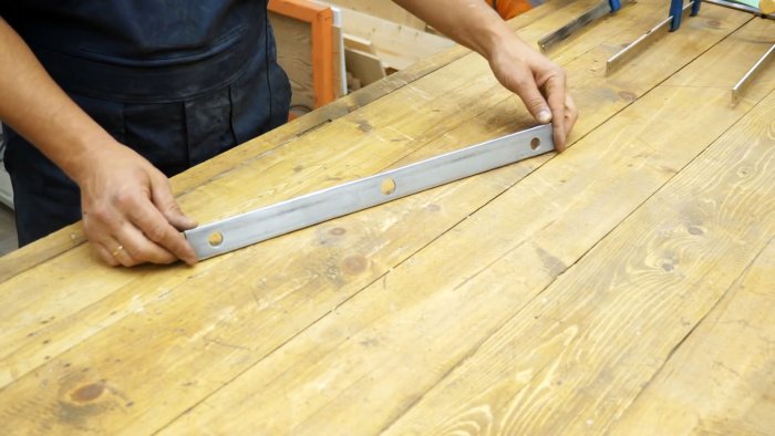 делаем упорную планку для фиксации губки