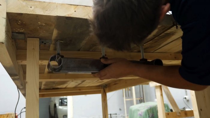 Установить крепление