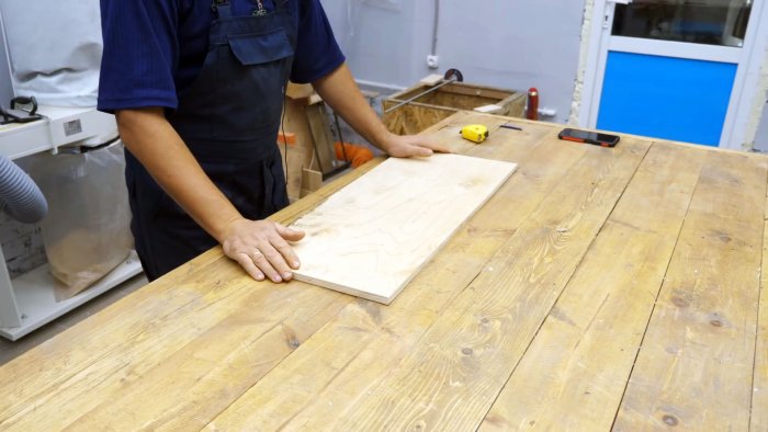 вырезаем из фанеры 12 мм 2 заготовки