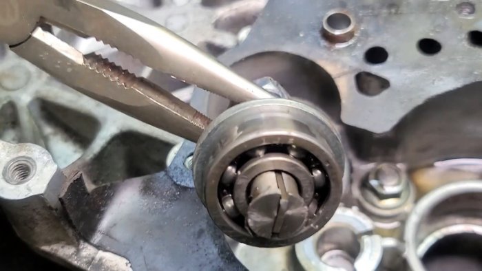 Достаем подшипник