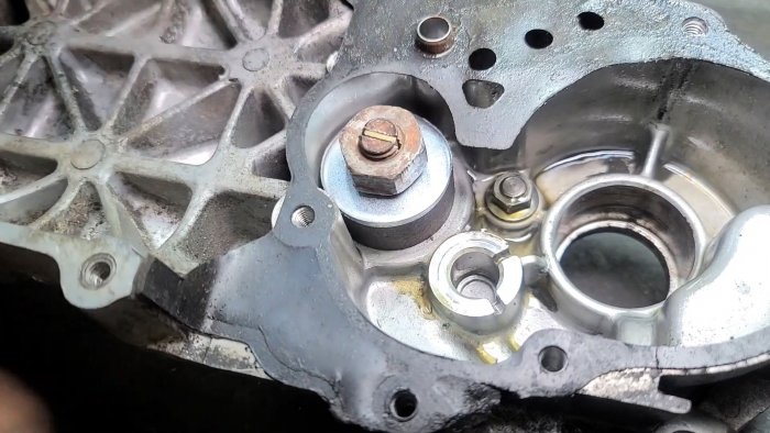 Используем съемник подшипников с глухих отверстий