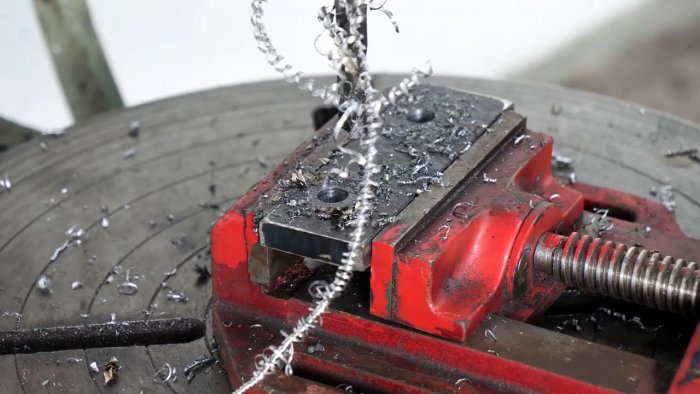 Сверлим отверстие в упоре