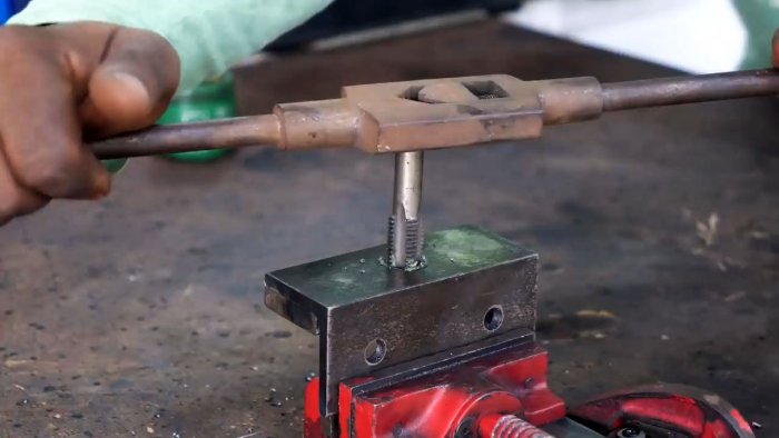 Нарезаем резьбу