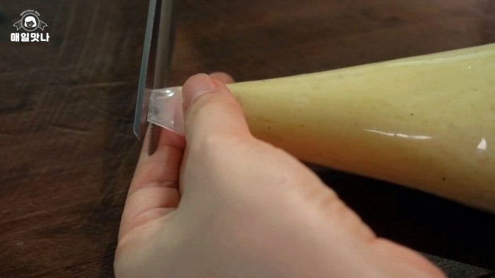 Отрезаем носик пакета