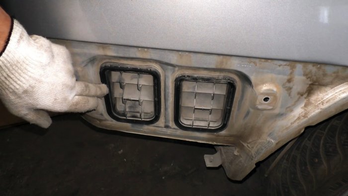 Испробовано все но стекла в машине продолжают потеть Проверьте вентиляционные клапаны