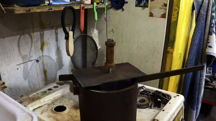 труба устанавливается на разожженную газовую плиту