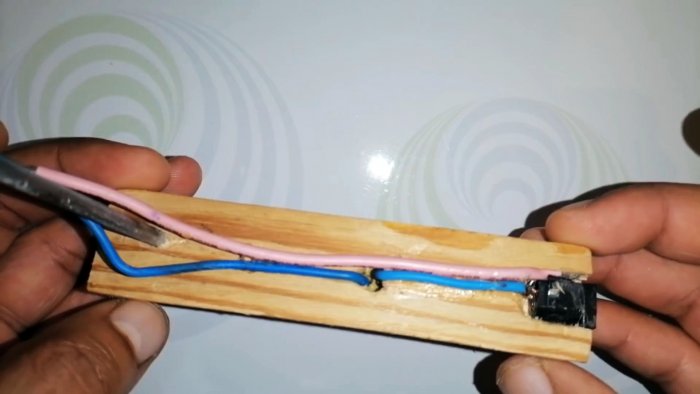 Припаиваем провода