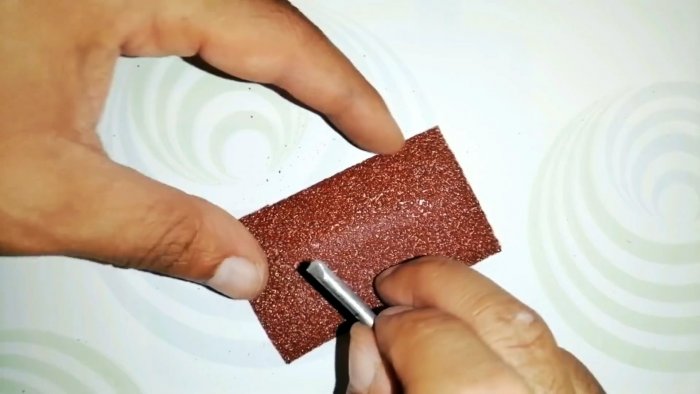 Гвоздь затачивается под форму жала паяльника