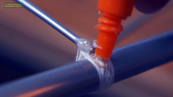 Нитки пропитываем суперклеем