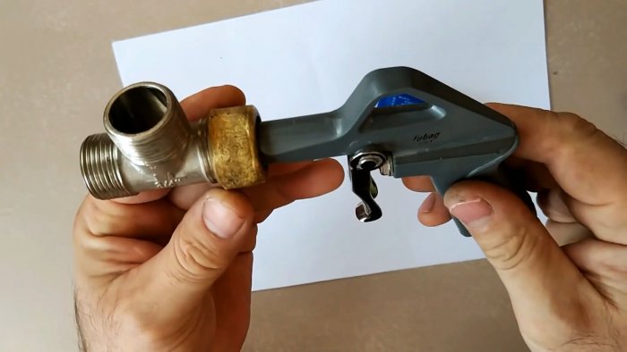 Гайка на пистолете накручивается на тройник