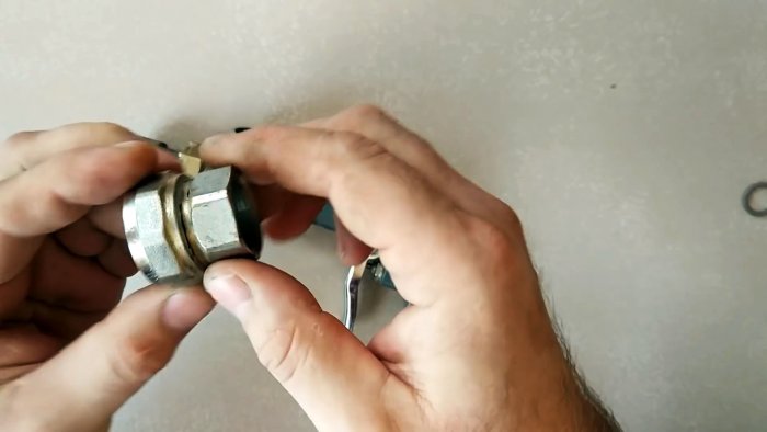 Теперь требуется спаять вместе гайки 3/4 и 1 дюйма