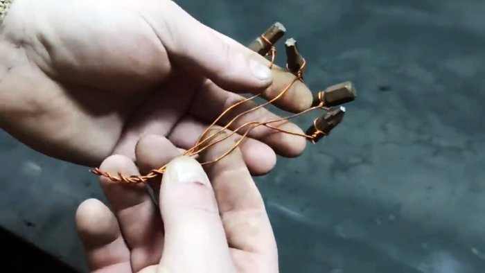 Детали для покрытия никелем нужно обвязать медной проволокой