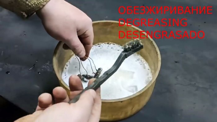 Детали для никелирования нужно в нем промыть щеткой