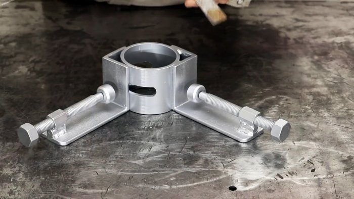 струбцина окрашивается