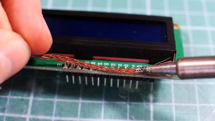 приложить сверху медную оплетку с экранированного провод