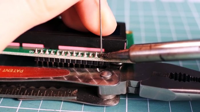 Как выпаять компонент с помощью иглы от шприца