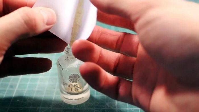 натереть канифоль и растворить в спирте