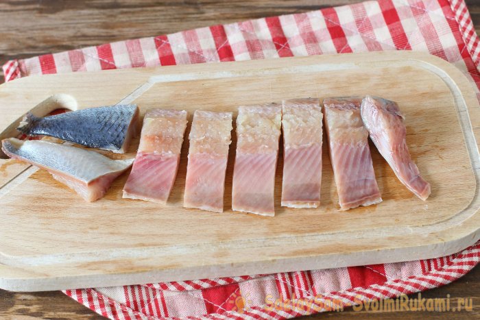 Сельдь промываем от рассола