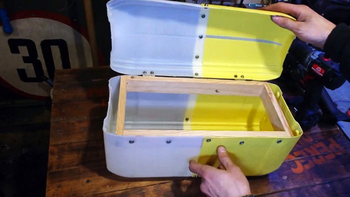 Большой ящик для инструментов из пластиковых канистр почти готов
