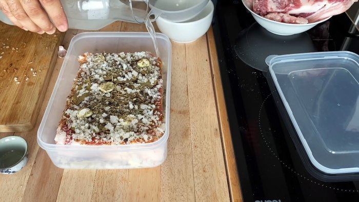 Сало заливается рассолом