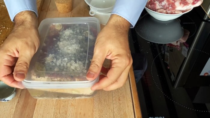 контейнер переставляется на дно холодильника на 3 месяца