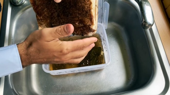 Достаем контейнер из холодильника