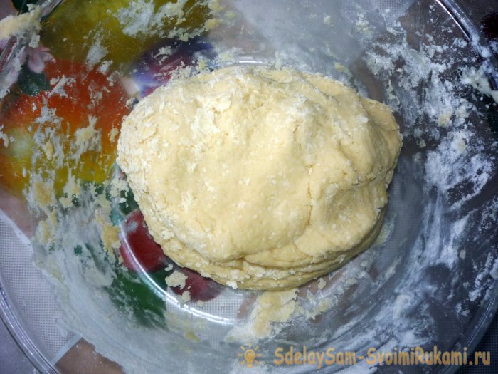 Замешиваем тесто в течение 5 минут