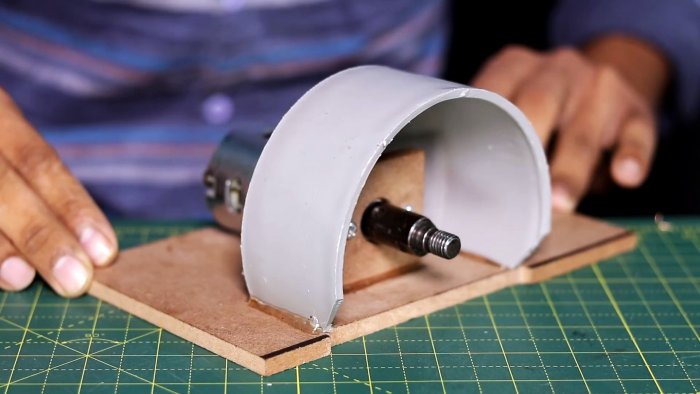 Кожух вклеивается на подошву