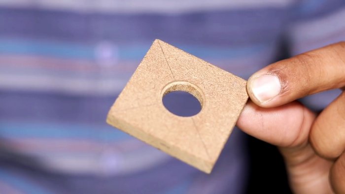 Из МДФ вырезается квадрат