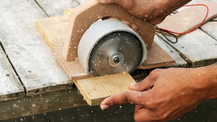 Самодельная циркулярка пилит доску