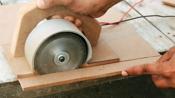 Самодельная циркулярка пилит МДФ