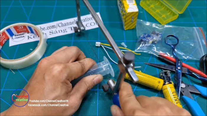 Корпус шприца обрезается по длине